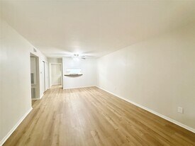 2400 5th St in Bay City, TX - Building Photo