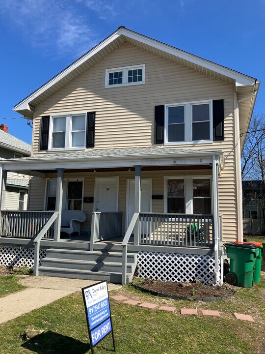 8 School St in Beacon, NY - Building Photo