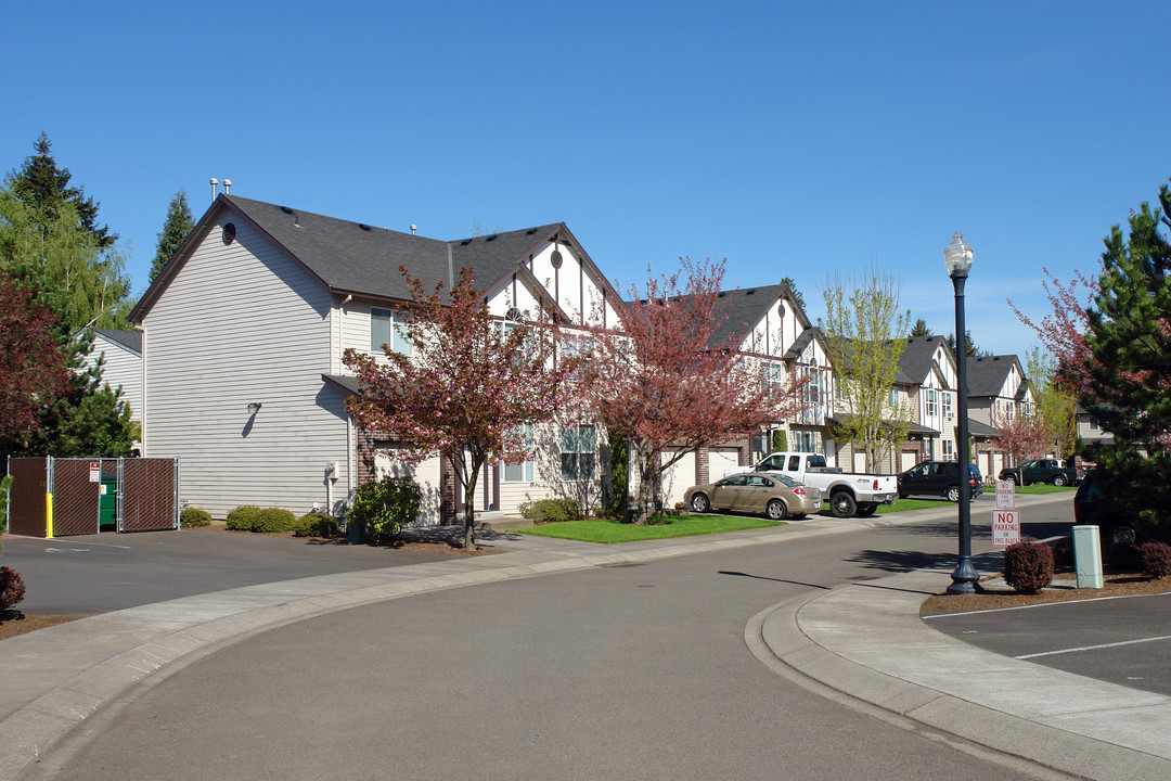 Southpoint Village Apartments in Portland, OR - Building Photo