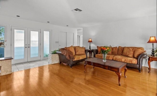 2516 Roberta St in Largo, FL - Building Photo - Building Photo