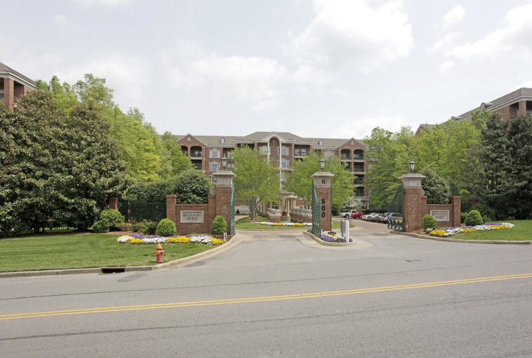 Richland Place in Nashville, TN - Building Photo