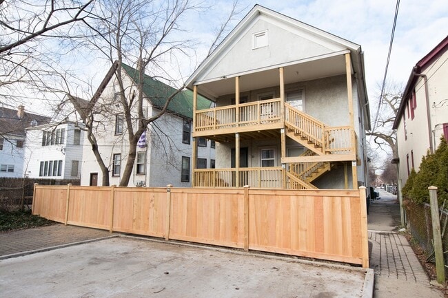 1024 Foster St in Evanston, IL - Building Photo - Building Photo