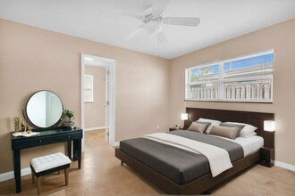 740-748 NE 13th Court in Fort Lauderdale, FL - Foto de edificio - Building Photo