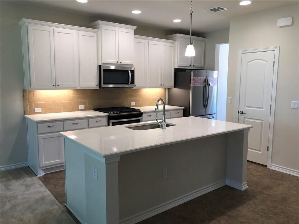 9000 Gage Dr in Austin, TX - Building Photo