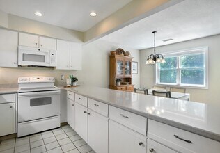 3705 Tuckers Ln in Hingham, MA - Building Photo - Building Photo