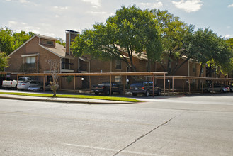 Creekside Collection of Winding Woods in Dallas, TX - Building Photo - Building Photo