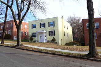 3216 28th St SE in Washington, DC - Building Photo - Building Photo