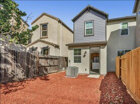 305 Cinema St in Sacramento, CA - Building Photo