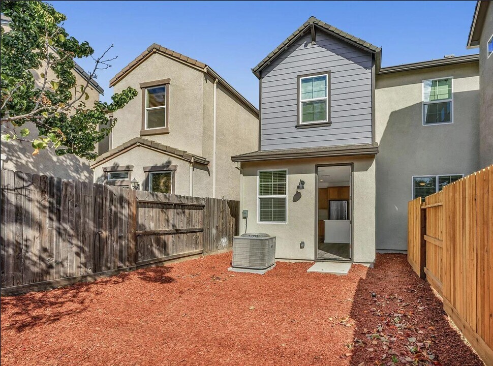 305 Cinema St in Sacramento, CA - Building Photo