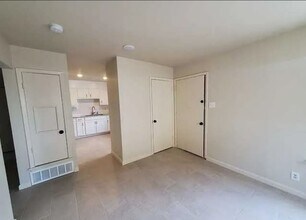 607 W Byrd Blvd, Unit 605-2 in Universal City, TX - Building Photo - Building Photo