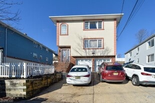 100 Eastern Wy in Rutherford, NJ - Building Photo