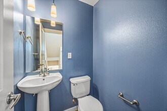 2160 Yakima Ct in Tacoma, WA - Building Photo - Building Photo