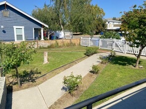 320 E Nixon Ave in Chelan, WA - Building Photo - Building Photo