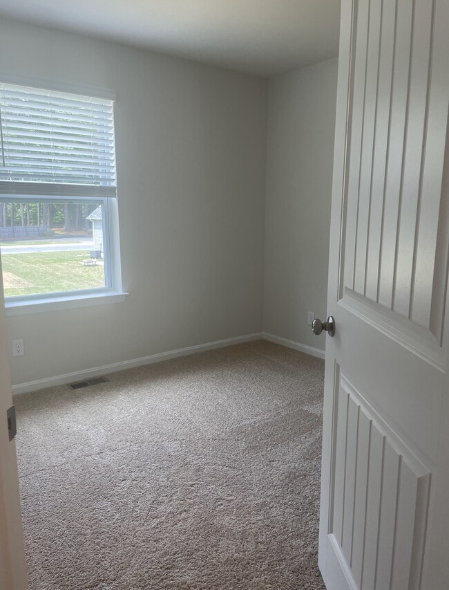 114 Willowtree Ln, Unit Roommate for Room #2 in Fruitland, MD - Building Photo - Building Photo