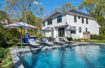 17 Bayview Rd W in Southampton, NY - Building Photo - Building Photo