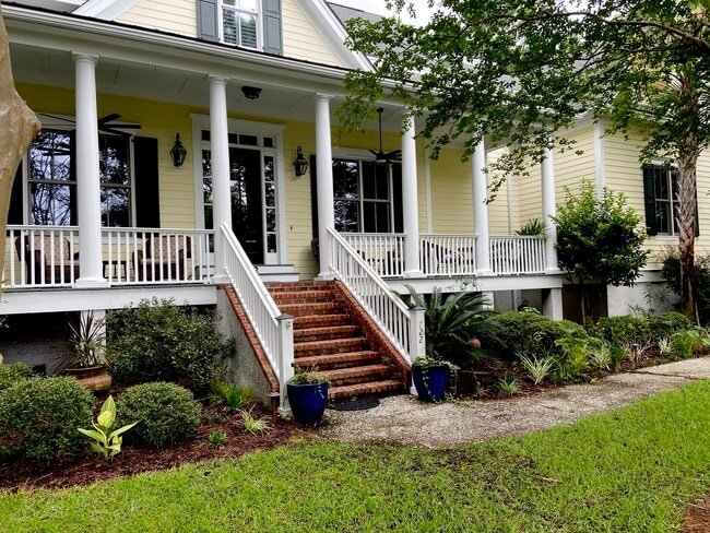 property at 722 Bounty Square Dr