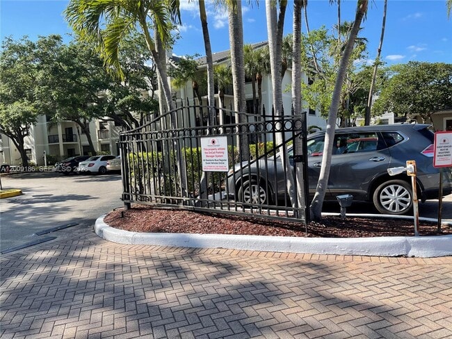 11211 W Atlantic Blvd in Coral Springs, FL - Building Photo - Building Photo