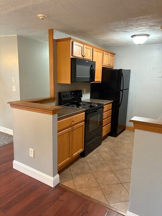 135 Grove St in Rockland, MA - Building Photo