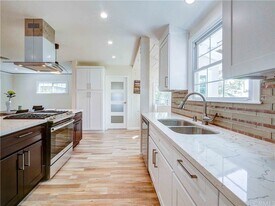 15931 Tuba St in Los Angeles, CA - Building Photo