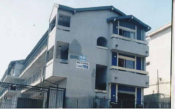 3345 Drew St in Los Angeles, CA - Foto de edificio - Building Photo