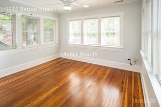 1216 Broad St in Durham, NC - Foto de edificio - Building Photo