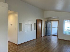 441 Vick Ln in Medford, OR - Building Photo - Building Photo