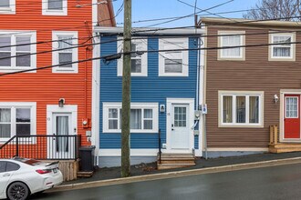 15 Signal Hill Rd in St John's, NL - Building Photo - Building Photo