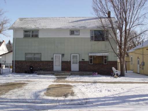 302 NW 5th Ave in Mandan, ND - Building Photo