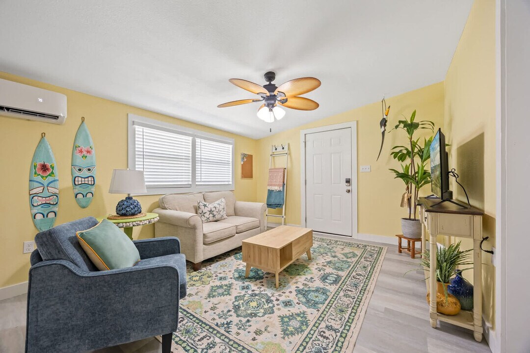 224 E Grant Ave in Cocoa Beach, FL - Building Photo