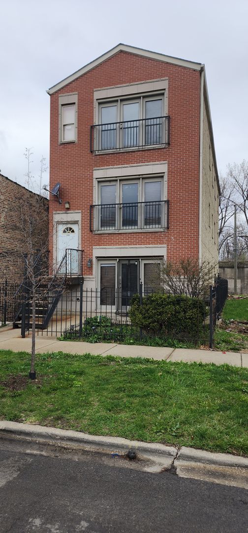 property at 2902 W Fillmore St