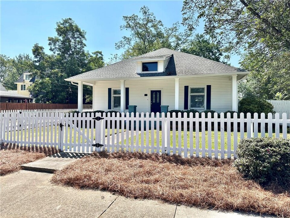 1596 Mercer Ave in Atlanta, GA - Foto de edificio