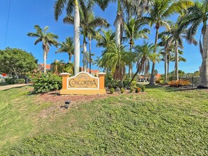 1837 Concordia Lake Cir in Cape Coral, FL - Foto de edificio - Building Photo