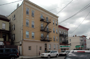 121 3rd St Apartments