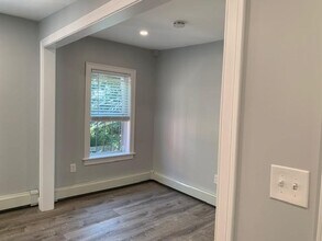 97 Cottage St, Unit #2 in Boston, MA - Foto de edificio - Building Photo
