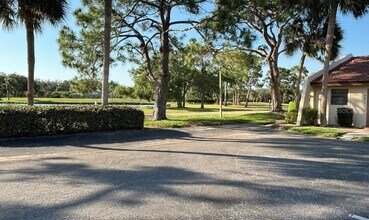 3677 Longmeadow in Sarasota, FL - Building Photo - Building Photo