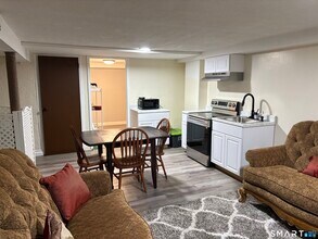 961 N High St in East Haven, CT - Building Photo - Building Photo