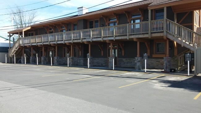 111 Michigan Ave, Unit L2 in Gaylord, MI - Building Photo - Building Photo