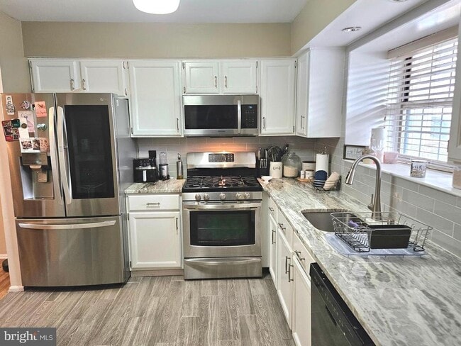 property at 17 Exeter Ct