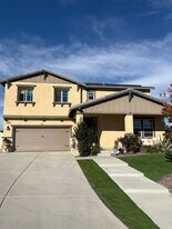 30908 Farmhouse Ct in Winchester, CA - Building Photo