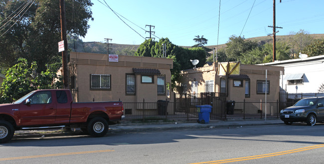 2735-2745 Lincoln Park Ave in Los Angeles, CA - Foto de edificio - Building Photo