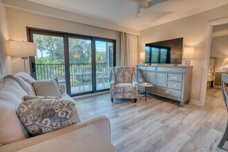 600 Neapolitan Way in Naples, FL - Building Photo - Building Photo