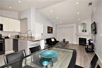 5415 W Harmon Ave in Las Vegas, NV - Building Photo - Building Photo