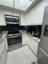 2738 NE 28th Ct, Unit D in Lighthouse Point, FL - Building Photo - Building Photo