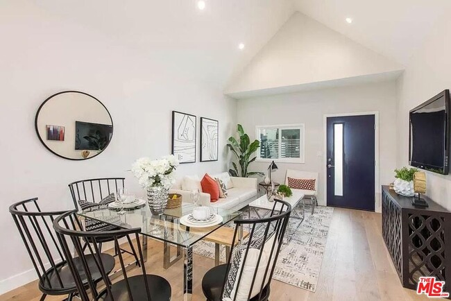 2419 Walnut Ave in Los Angeles, CA - Building Photo - Building Photo
