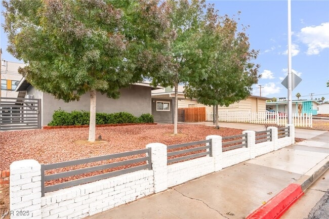 2905 Kings Way in Las Vegas, NV - Building Photo - Building Photo