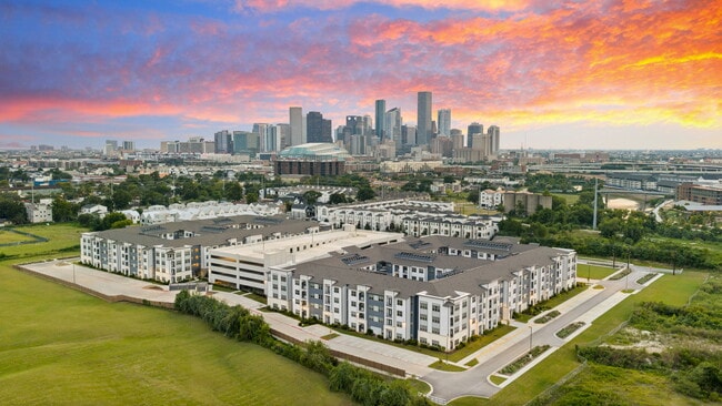 The Pointe at Bayou Bend in Houston, TX - Building Photo - Building Photo