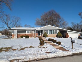 942 Raleigh Rd in Mundelein, IL - Building Photo