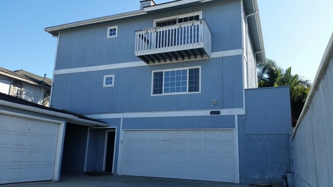 1810 Marshallfield Ln in Redondo Beach, CA - Foto de edificio - Building Photo