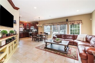423 English Pl in Mamaroneck, NY - Building Photo - Building Photo