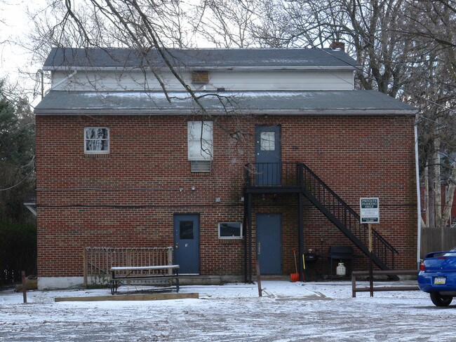 733 W College Ave in State College, PA - Foto de edificio - Building Photo